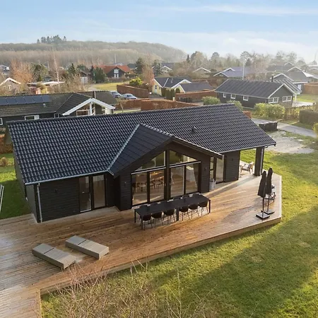 Modern With Annex And 10 Beds