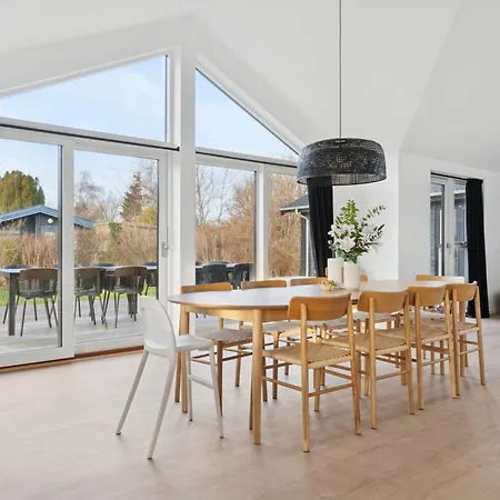 Modern With Annex And 10 Beds