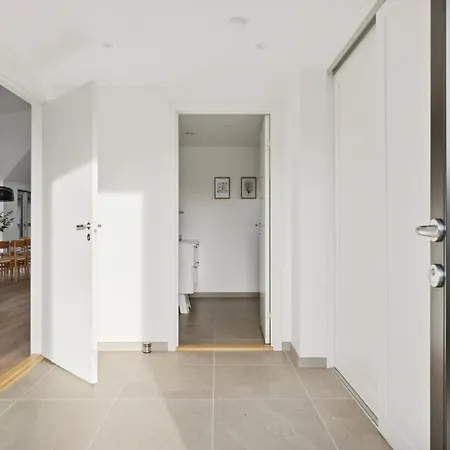 Modern With Annex And 10 Beds